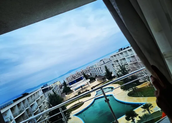 Atlantis Sea View Апарт-отель 4*